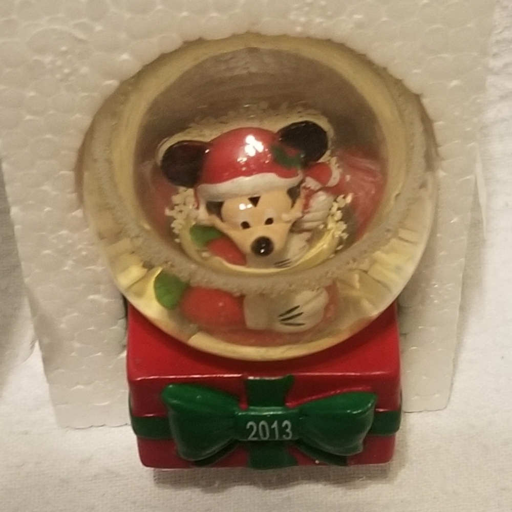 EUC 2013 Mickey Mouse snowglobe - Picture 10 of 11